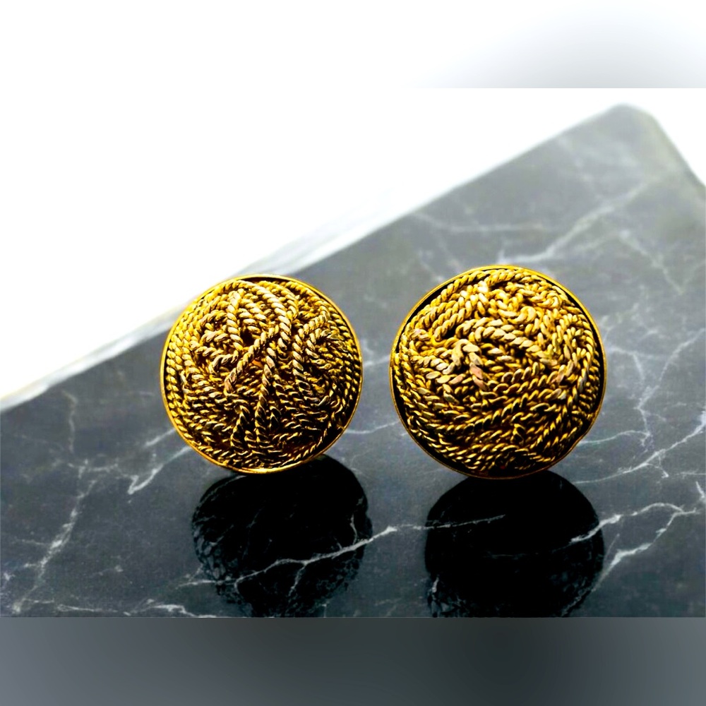 Vintage Gold Filigree Clip Earrings with Intricate Woven Design
